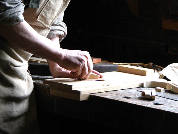 Nacemos de la influencia y formación  heredada en el sector de la <strong>carpintería de madera y ebanistería  en Algete.</strong>